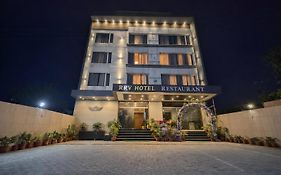 Hotel Rrv With Free Parking